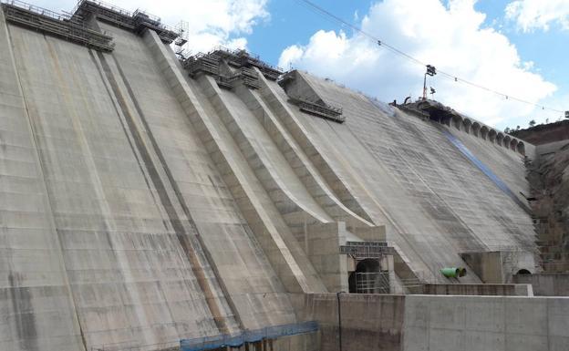 Las lluvias del otoño y las altas temperaturas aplazan a 2020 el llenado en pruebas de la presa de Castrovido