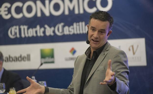 Sáenz de Urturi, en el Foro de El Norte: «El líder está para servir. No se trata de llegar a primera hora a la empresa»