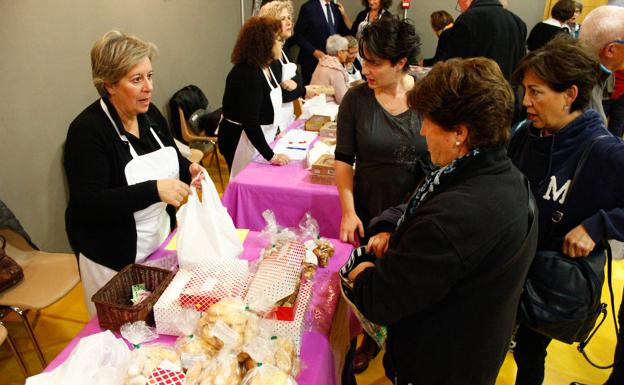 La Feria de los Dulces de las Monjas de Morille pone a la venta más de un millar de cajas de productos