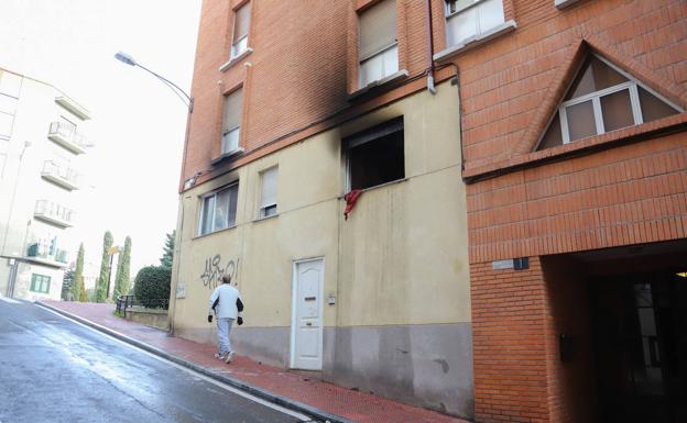 Atendida una mujer por inhalación de humo en el incendio de una vivienda en Salamanca