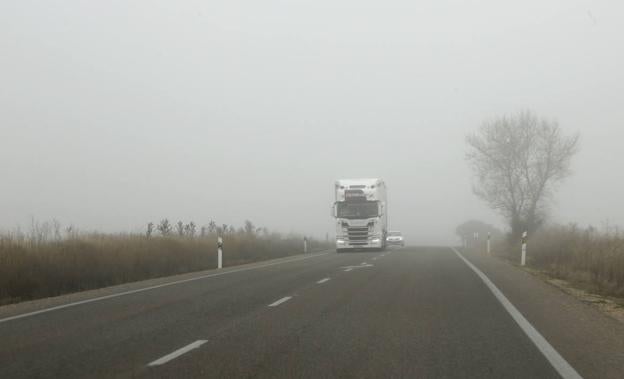 La niebla dificulta hoy el tráfico en carreteras de Valladolid y Ávila