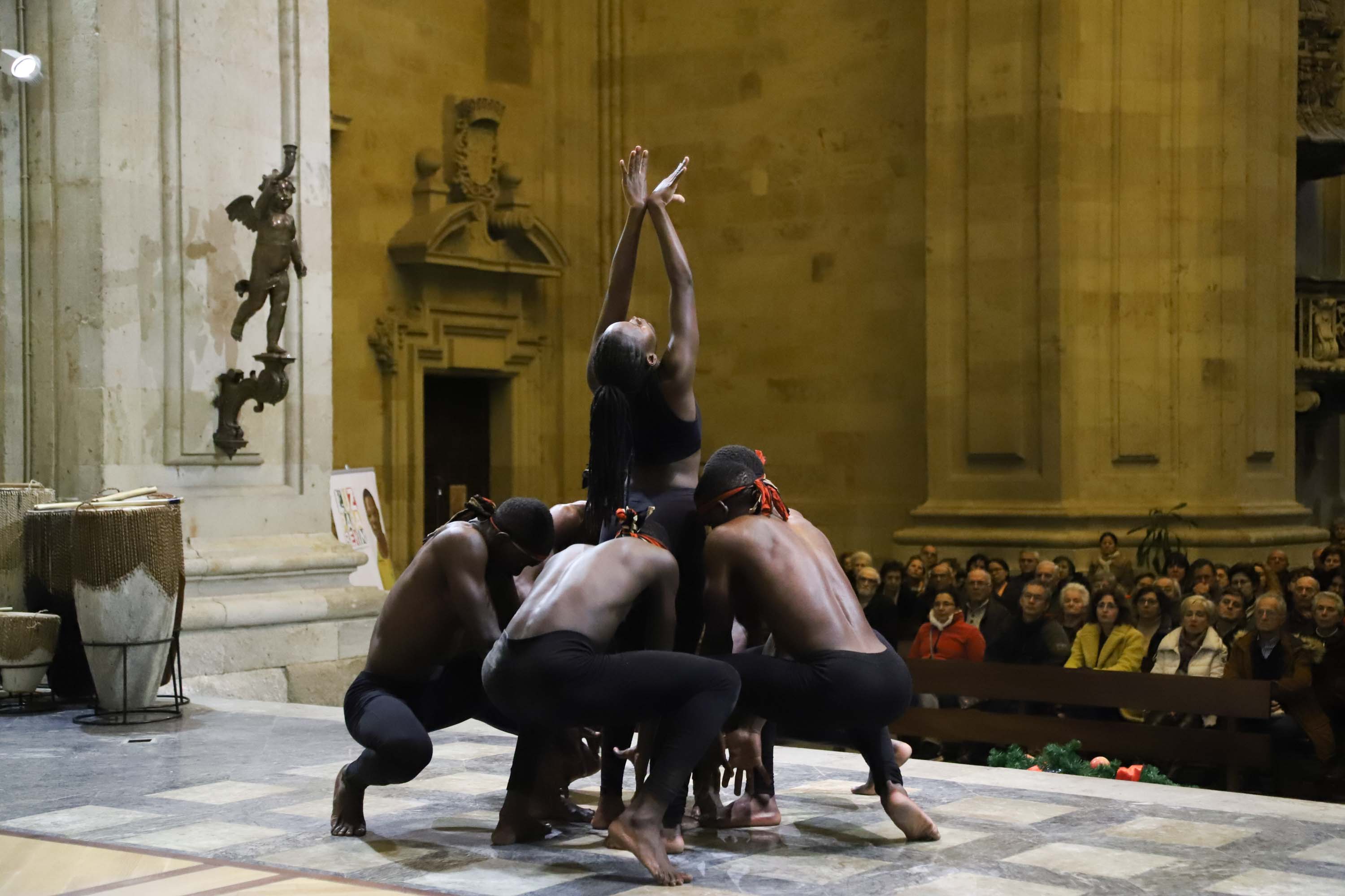 Espectáculo solidario de música y danza en la iglesia de la Purísima en Salamanca
