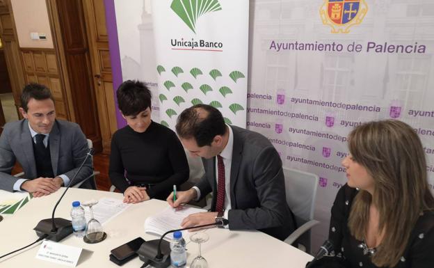 Una esfera navideña gigante adornará la plaza de la Inmaculada de Palencia