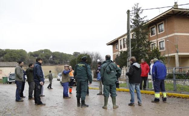 La Guardia Civil incorpora perros adiestrados y un helicóptero en la búsqueda del desaparecido en Piñel de Abajo