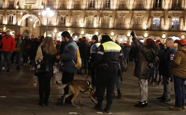 La celebración del Fin de Año Universitario blinda la Plaza Mayor y sus alrededores