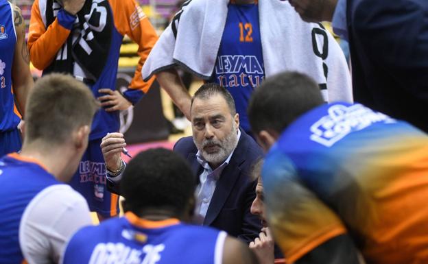 Gustavo Aranzana coge las riendas de un Lleida en riesgo de descenso