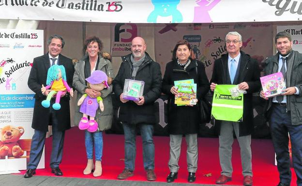 La carpa de El Norte de Castilla ya recoge juguetes y cuentos para los más necesitados