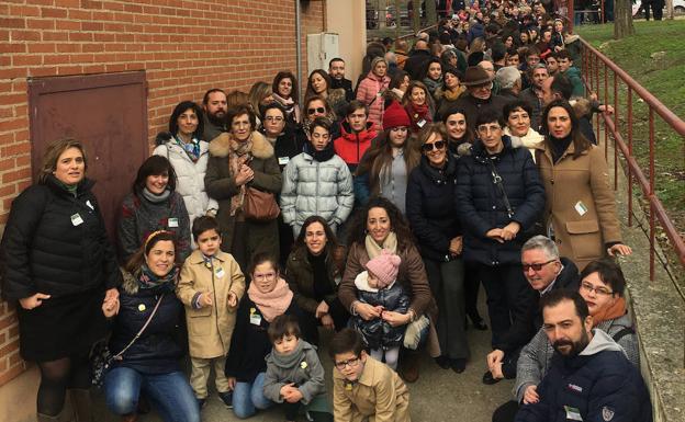 La escuela de Mota reúne a 480 exalumnos en la conmemoración de su primer siglo