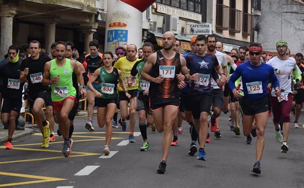 Javier Sanjustiniano y Verónica Sánchez se 'comen' la Carrera del Turrón de la Diputación en Vitigudino