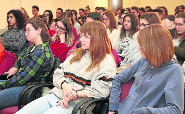 Honorse acerca a los alumnos de la comarca experiencias con empresas