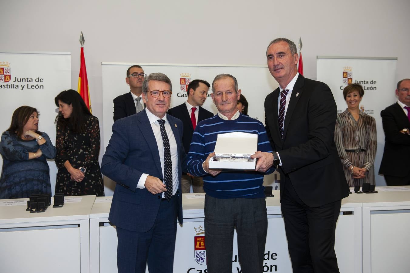 Distinciones para 162 trabajadores de la Junta en Segovia (2/2)
