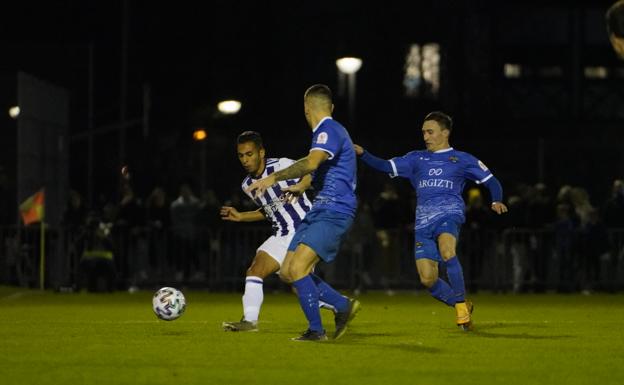 El Real Valladolid solventa con profesionalidad el partido en Tolosa