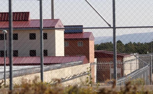 Ingresan en prisión dos vecinos de Soria, uno por agredir sexualmente a una menor y otro por abusar de una amiga