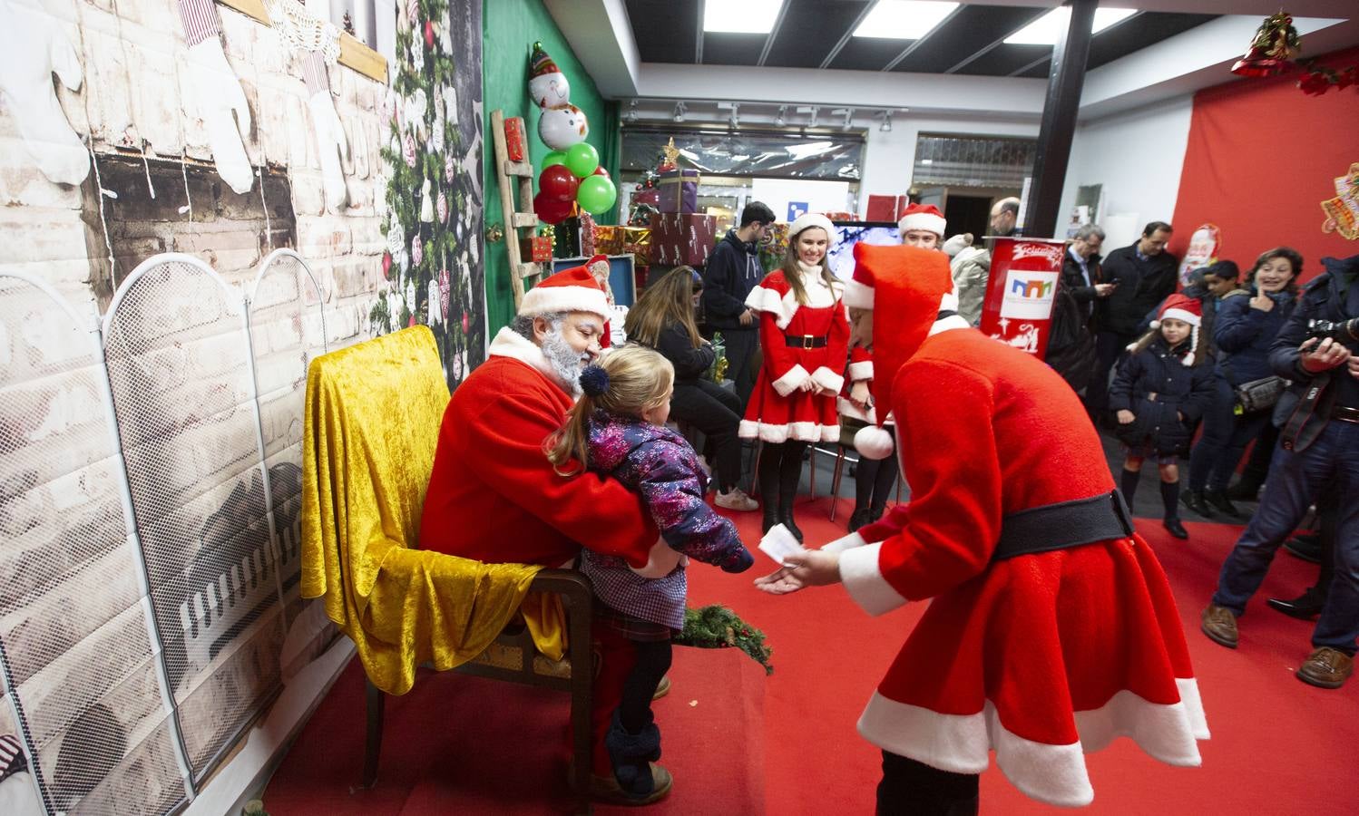 La calle Torrecilla de Valladolid instala su Casita de Navidad