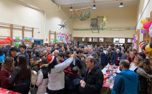El IES Ribera de Castilla de Valladolid celebra un desayuno navideño solidario