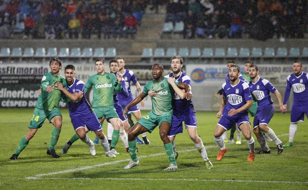El Becerril despierta del sueño copero a base de goles