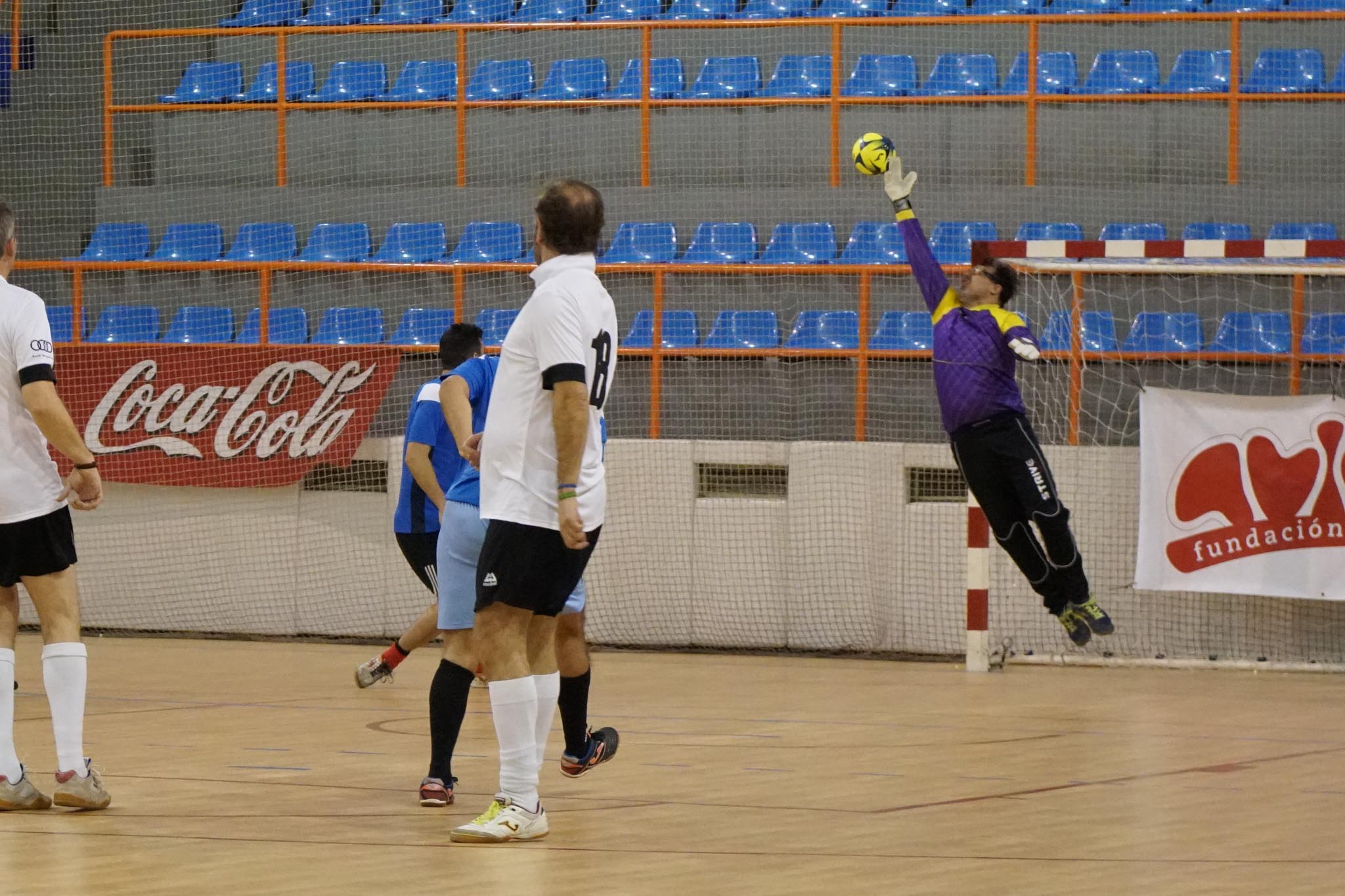 Los equipos de Salamanca juegan un torneo solidario en favor de Aviva