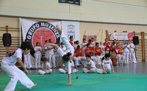 Segovia sirve de escenario para «la universidad de la capoeira»