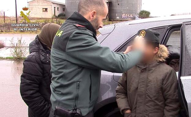 Rescatan a un niño de 10 años olvidado por sus padres en una gasolinera de la A-1 en la provincia de Burgos