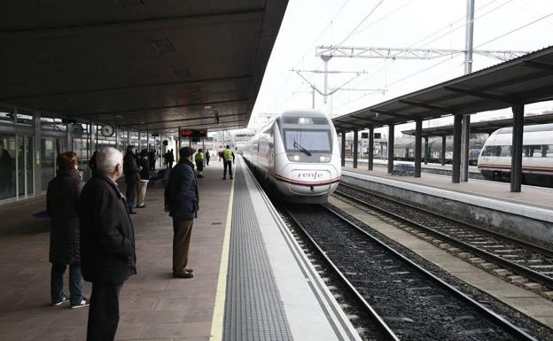 El PP requiere al Gobierno un mejor funcionamiento de la conexión por tren con Madrid