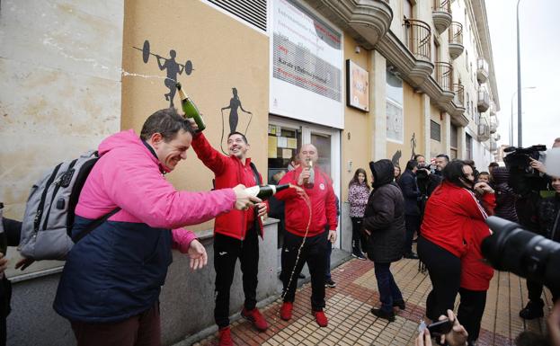 El barrio de El Rollo de Salamanca se queda con 80 millones del Gordo