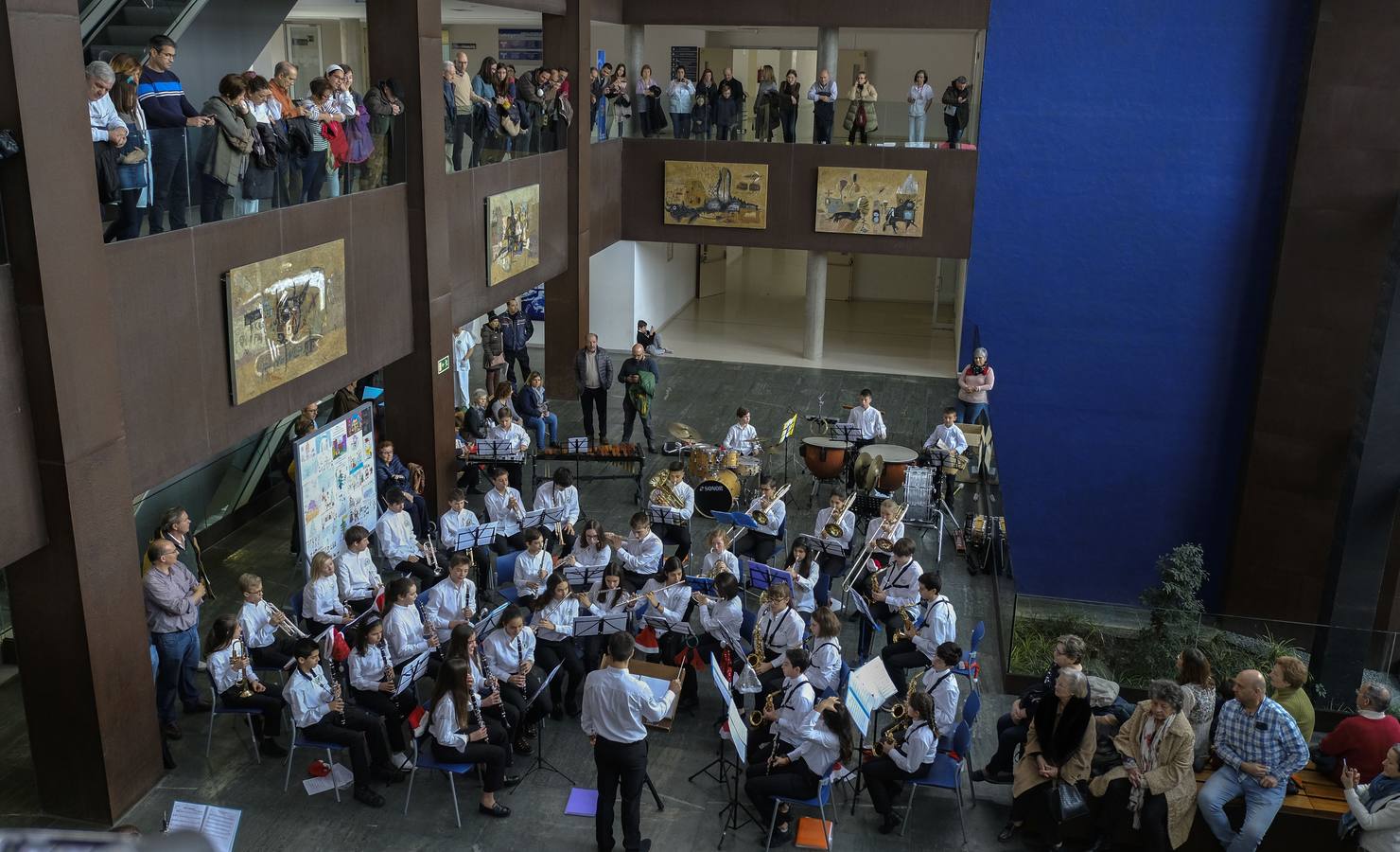 Concierto navideño de la banda juvenil de Arroyo en el Hospital Río Hortega