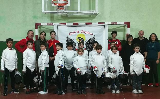 El Torneo de Navidad de esgrima reúne a infantiles y adultos en Salamanca