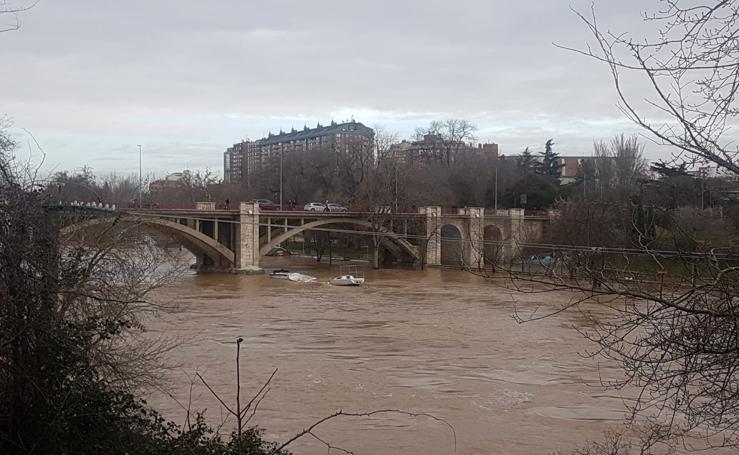 Las crecidas del Esgueva y el Duero anegan también campos y paseos en Valladolid