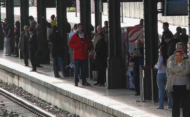 La avería del tren que cubre la ruta Ávila-Valladolid deja «tirados» a 20 pasajeros