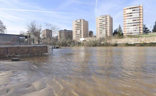 El caudal del Pisuerga baja hasta los 359 metros cúbicos por segundo a su paso por Valladolid