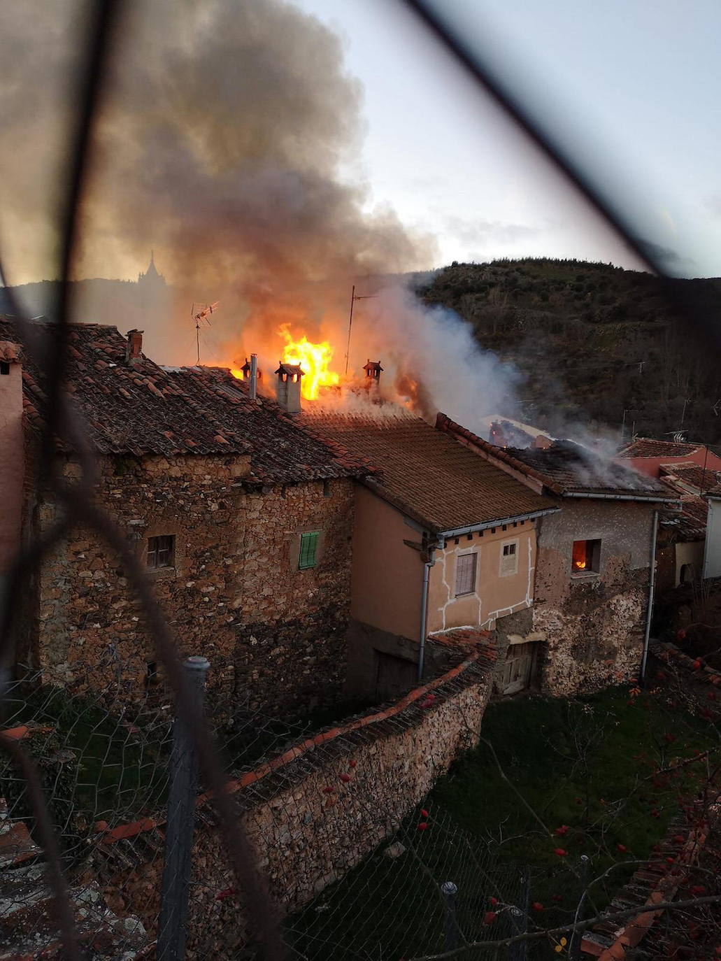 Cuatro muertos desde octubre y un centenar de intoxicados por inhalar humo
