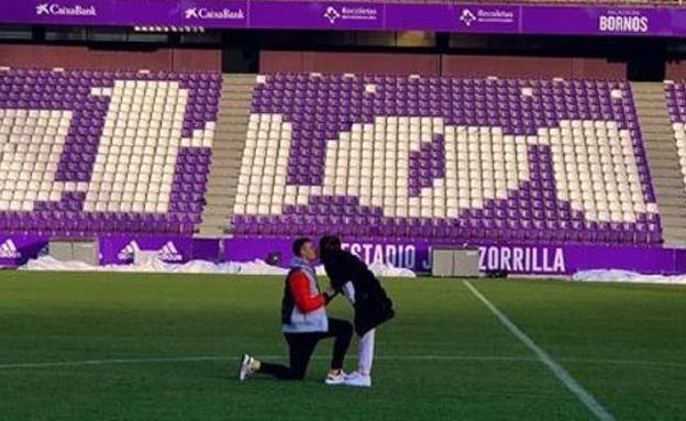 Andriy Lunin le declara amor eterno a su novia en el estadio Zorrilla