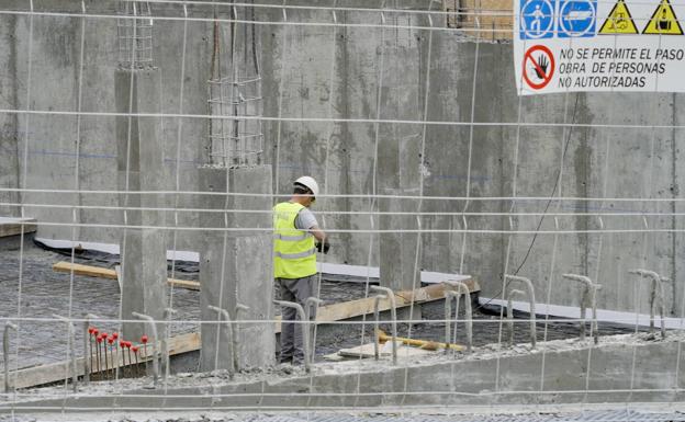 Aescon pacta con UGT y CC OO la subida salarial en la construcción