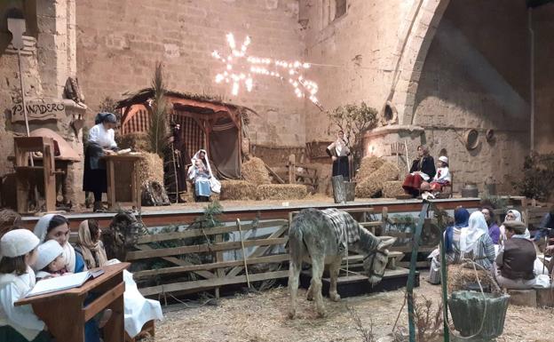 Cabezón y Tordehumos atraen a cientos de personas para disfrutar de sus belenes vivientes
