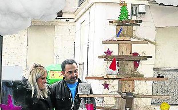 Un árbol de Navidad fabricado con palés