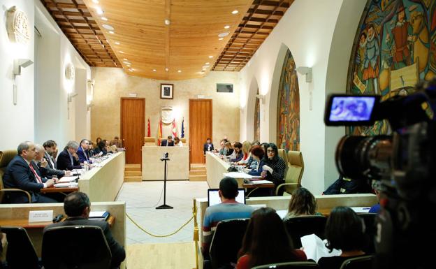 PP y Cs aprueban las nuevas ordenanzas de las terrazas pese a los recelos de la oposición