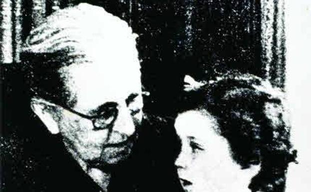 Detrás de un gran hombre