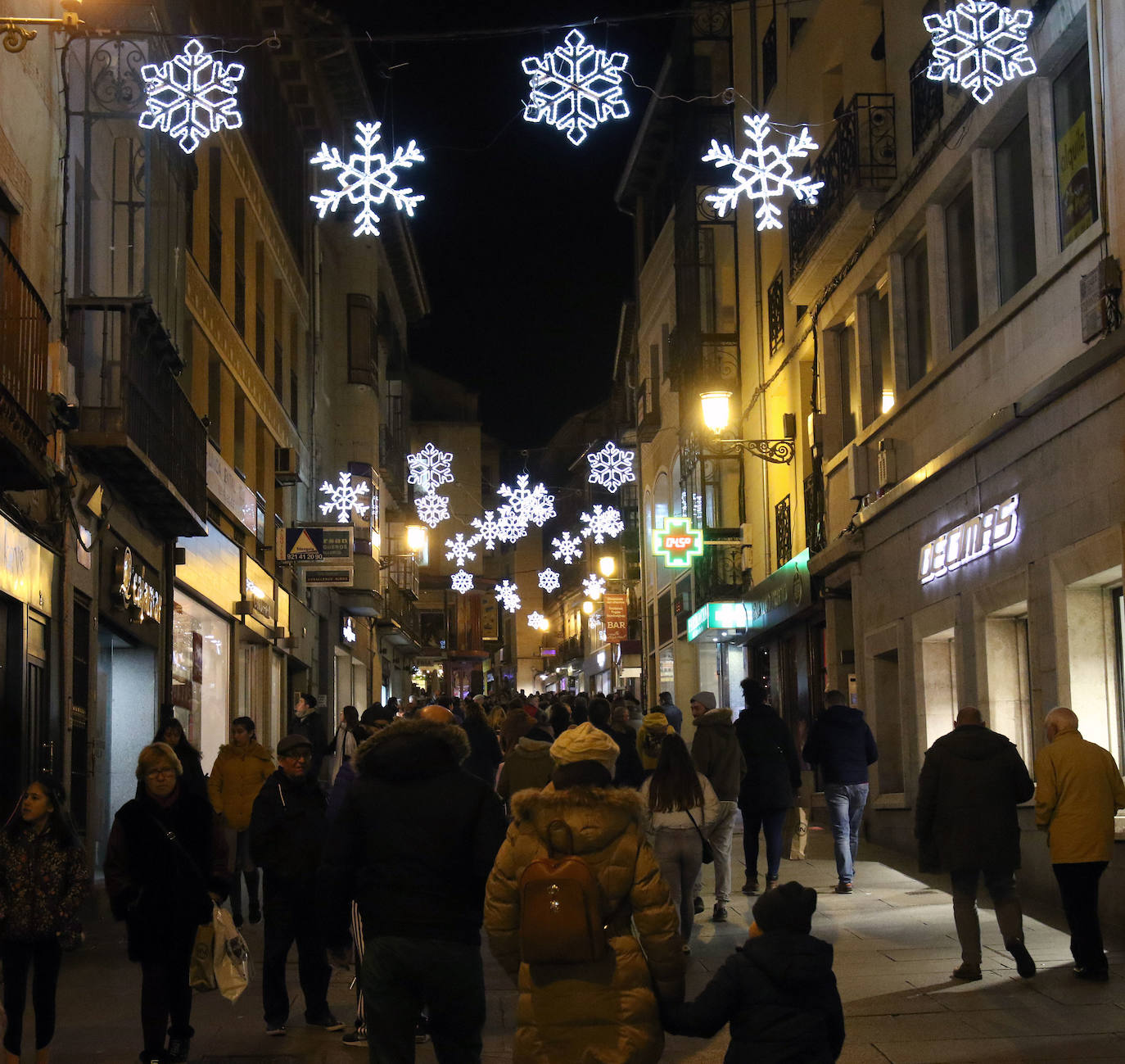 Segovia es la tercera capital de la región que menos dinero destina a la iluminación navideña