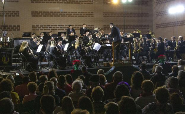 La banda de Coca regresa a sus orígenes para despedir el año