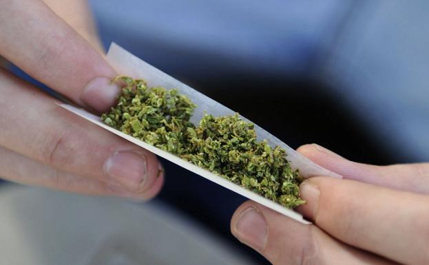 Dos detenidos por vender marihuana a jóvenes en Íscar y usarlos para distribuir la droga