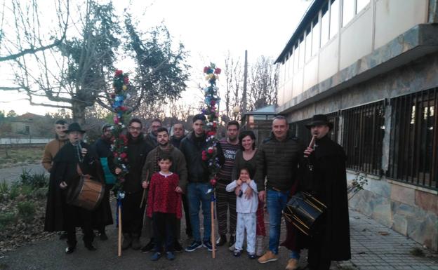El Perrero vuelve a irrumpir en las calles y casas de Nava de Francia para despedir el año