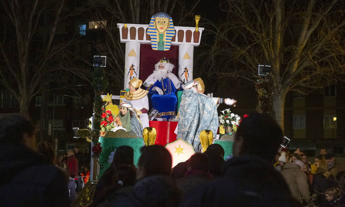 El barrio vallisoletano de Pajarillos celebra su cabalgata sin camellos