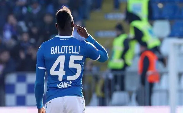 Balotelli, de nuevo víctima del racismo