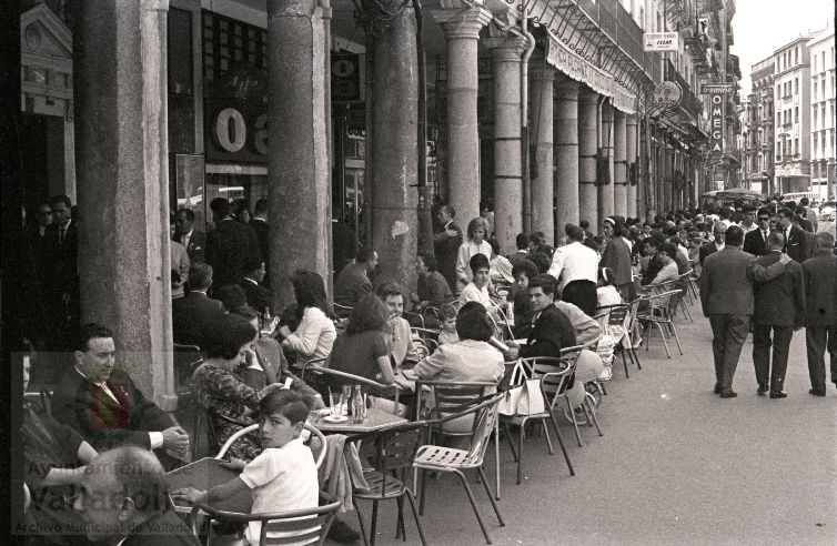 Estampas del Valladolid antiguo (XXXII): tardes de terraza en el Café del Norte