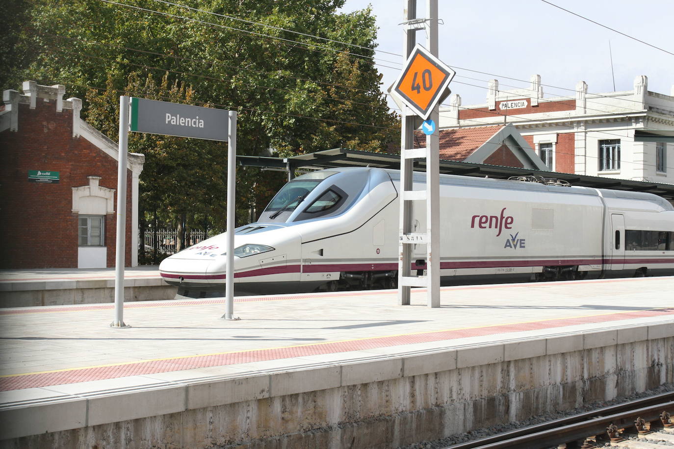 El PP de Palencia y el de León piden explicaciones sobre la suspensión de la línea de AVE