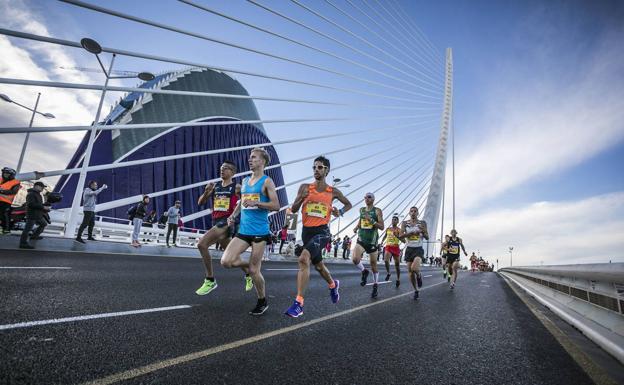 Javi Guerra empieza el año con marca personal en los 10 kilómetros de Valencia