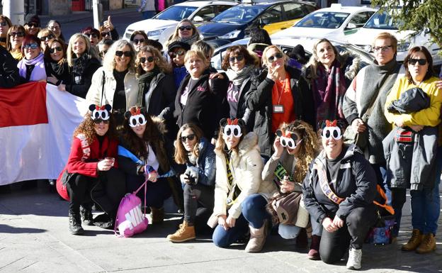 Mujeres taxistas de toda España hacen frente común contra la amenaza de los VTC