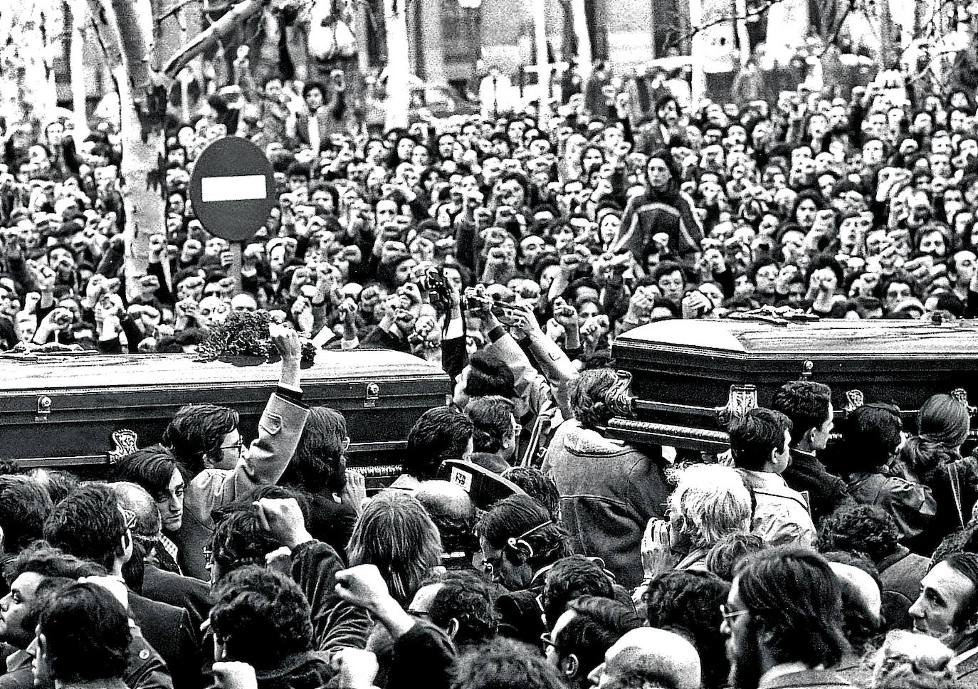 Pistoleros contra la democracia