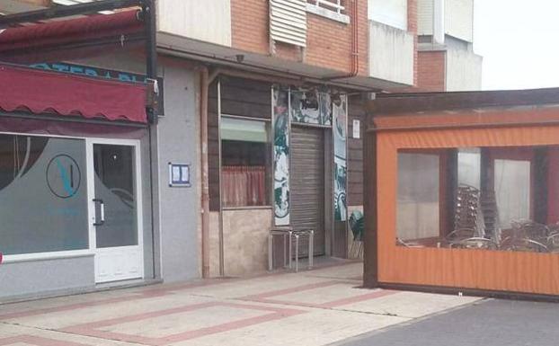 La Policía Local 'rescata' a un hombre que se había quedado dormido en el interior de un local del Húmedo en León