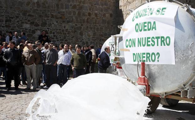 UPA Ávila llevará a los juzgados a nueve empresas lácteas y a dos asociaciones por los daños ocasionados ganaderos